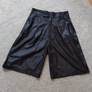 E4 Ashley Rowe M black Bermuda shorts NWT